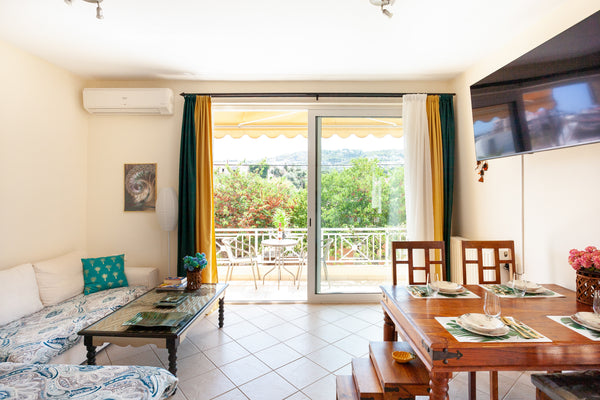 Comfortable bright apartment on the first floor in a beautiful and quiet neighbo  Sunny apartment near the centre of Chania Entire condo vacation rental 613404827978977883
