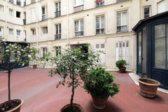 Quiet flat with spacious separate bedroom, ideal for a couple, in a great area.< Paris, France 2 rooms between Montmartre, Pigalle Entire rental unit vacation rental 1146303