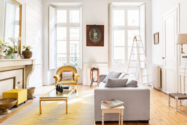 Cet appartement authentique vous séduira avec son escalier en pierre, son vieux  Bordeaux, France Appartement chic et raffiné avec terrasse au cœur de Bordeaux Entire rental unit vacation rental 4655216