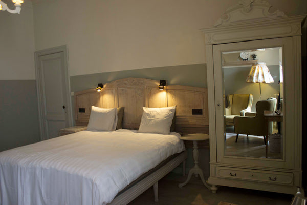 B&B Bed, Bad & Brood in mooi XXXL herenhuis in hartje stad doet oude tijden herl Antwerpen, Belgium B&B kamer in XXL herenhuis, hartje stad Private room in bed and breakfast vacation rental 27617809