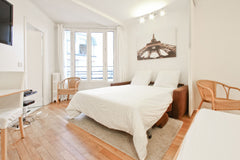 For Professionals and Students only minimum of 30 days and 10 month max.<br /><b Paris, France Eiffel Studio Entire rental unit vacation rental 860625