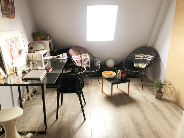 Appartement de charme, sous les toits, très bien situé, à 5 min à pied des stati Paris, France Charming and cozy apt near Montmartre Entire rental unit vacation rental 23644250