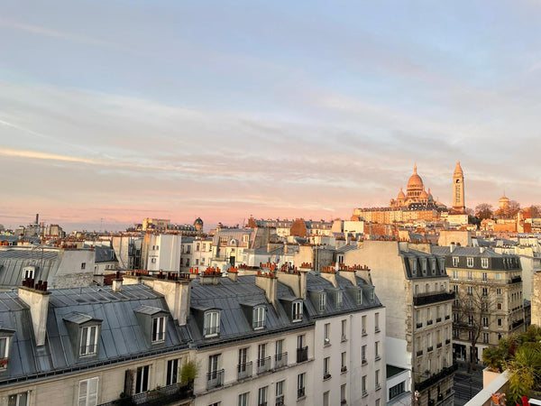 Appartement typiquement parisien avec une vue incroyable! Dans le quartier animé Paris, France Superbe 1BDR Montmartre Entire rental unit vacation rental 15169878