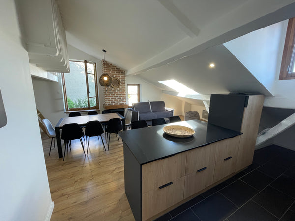 Au cœur du vieux lyon, Montée du Gourguillon qui se situe entre la rue du Boeuf  Régnié-Durette, France Superbe T3 sous les toits vue à couper le souffle! Entire rental unit vacation rental 669442826104575673