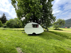 Die "Peace" ist ein feiner sehr kleiner Oldtimerwohnwagen aus der ehemaligen DDR Vienna, Austria Dübener Ei - Wohnwagen Anhänger "PEACE" Camper/RV vacation rental 642656435056632845