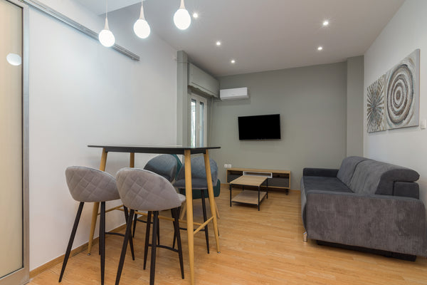 Enjoy the simple things in this peaceful and central living space.<br /><br /><b GR Fully renovated modern 1 bedroom apartment Entire condo vacation rental 644765251495269679