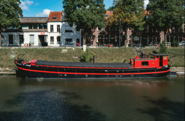The houseboat Orfeo is a fully equipped 120 m2 boat. The boat was originally bui Ghent, Belgium Houseboat Orfeo Private room in houseboat vacation rental 44897852