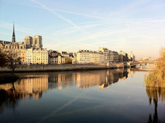 this two bedrooms flat is in a building dating from the 13 th century,in the hea Paris, France NOTRE DAME:bright, elegant apt 2 BR Entire rental unit vacation rental 2828150