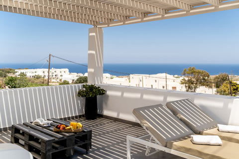 A superb, modern apartment within a 5 minute walk to Fira's main square, offerin Greece In the heart of Fira & free pool - Nychteri suite Entire condo vacation rental 50195490