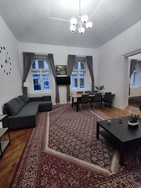 Apartmán se nachází v samém srdci města v  blízkosti Národního divadla, řeky Vlt  Vltava Apartment Entire rental unit vacation rental 538385547992333448