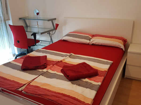 Private rooms in our house with garden, green area. Close to Bus and metro U2 fo Vienna, Austria C-Room in house. Close to Bus, Metro Private room in home vacation rental 7041990