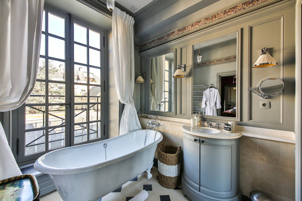 Mon logement est proche de Le Marais et Musée National Picasso. Vous apprécierez Paris, France facing a park Le Marais center free wifi /Amarante Entire rental unit vacation rental 16388958