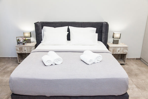 Spacious brand new corner studio apartment with all the essentials .(NETFLIX ava GR B Spacious Cornered Brand new Studio Apartment B Entire rental unit vacation rental 45283799