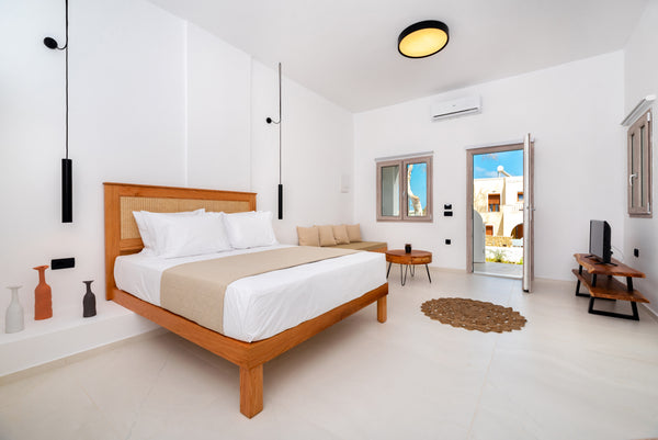 A unique suite located right in the center of Fira Town<br /><br /><b>License nu Pireas, Greece Deluxe Suite by Gervi Suites Entire rental unit vacation rental 655504853734674519