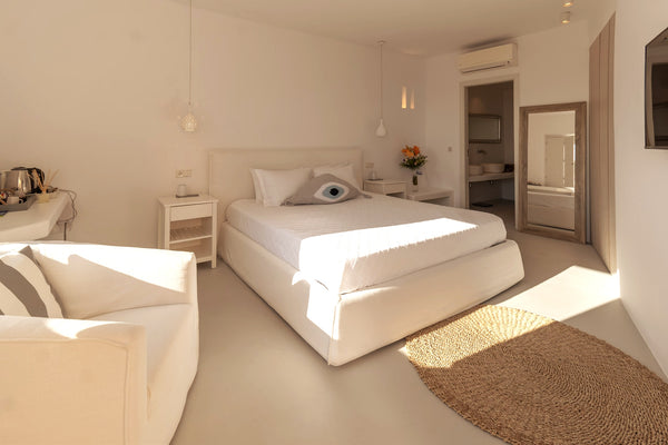 BED & BREAKFAST - Mykonos<br />La villa dispose d'un emplacement d'exception ave Mikonos, Greece Bedroom in Villa Zélia Luxe B&B Mykonos - Vue mer Private room in villa vacation rental 41488278