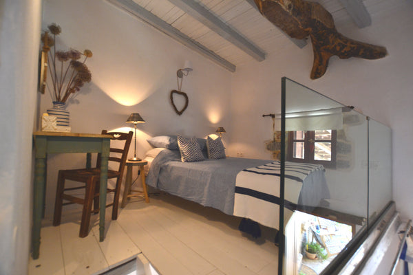 Eine charmante, zweistöckige Suite mit unabhängigem Zugang vom Innenhof aus. Im  Nuremberg, Germany The Olive Press - Iris Suite - Kritsa Private room in guesthouse vacation rental 47039975