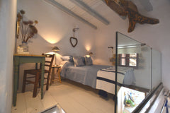 Eine charmante, zweistöckige Suite mit unabhängigem Zugang vom Innenhof aus. Im  Nuremberg, Germany The Olive Press - Iris Suite - Kritsa Private room in guesthouse vacation rental 47039975