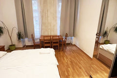 Genieße ein stilvolles Erlebnis in dieser zentral gelegenen Unterkunft. Schöne A  Schöne Altbauwohnung neben Stadthalle Entire rental unit vacation rental 51407363
