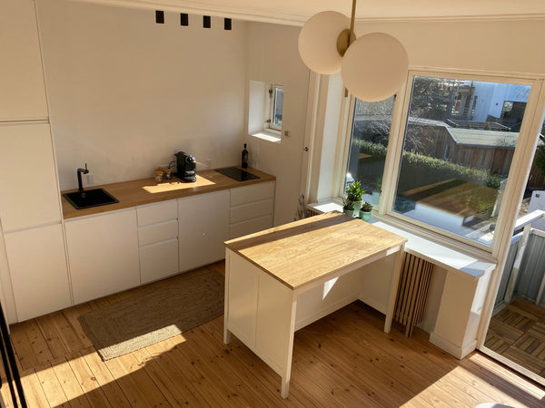 Lejligheden ligger på 1. sal, og er 26 perfekt udnyttede kvadratmeter. Entréen m Silkeborg, Denmark Skøn lille lejlighed tæt på strand og metro Entire condo vacation rental 593310155944867028