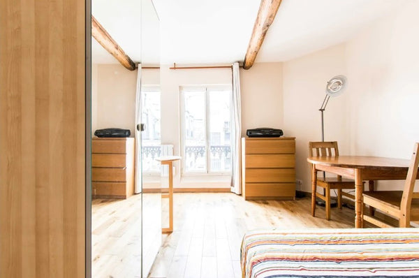 Welcome to my central, very quiet and well-equipped flat with kitchen, bathroom  Paris, France central quiet cosy & comfortable flat on courtyard Entire rental unit vacation rental 20027702