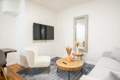 This two-bedroom apartment has been recently renovated and is equipped with mode New York, NY Rental unit in New York · 2 bedrooms · 3 beds · 1 bath Entire rental unit vacation rental 876241332493385854