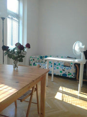 I offer a room in a shared apartment along a tram line that takes you directly t Vienna, Austria A simple room in Vienna Private room in rental unit vacation rental 19909236