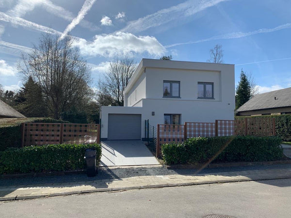 Villa contemporaine avec un grand jardin et une terrasse orienté sud. Agréable,  Sint-Genesius-Rode, Belgium Villa contemporaine, jardin, 15 min de Bruxelles Private room in villa vacation rental 48147709