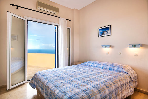Two types of Standard Double Room are available:<br />double bed room<br />twin  Thira, Greece STANDARD DOUBLE ROOM Room in bed and breakfast vacation rental 31980363