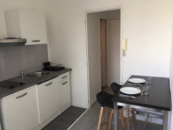 ONLY FOR STUDENTS minimum 9 months. Central area, direct lines to all Paris airp Paris, France Paris Montparnasse, 2 people Entire rental unit vacation rental 28376840