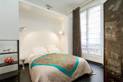 Situé près des Champs Élysées , très grand studio très confortable de 36 m". Mod Paris, France Les Champs-Elysées à votre porte ! Entire rental unit vacation rental 5506550