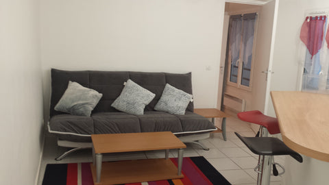 Apartment in 1st floor, very quiet close of the Eiffel Tower and of Champ de Mar  Charming 2 rooms just a step from the Eiffel Tower Entire rental unit vacation rental 14053851