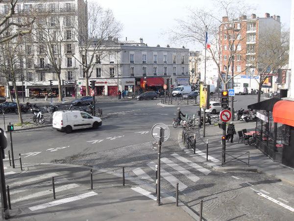 Studio very bright, on the 1st floor, with elevator, at the foot of the metro Ph Paris, France Studio in Paris- Père Lachaise- Ideal for a couple Entire rental unit vacation rental 8768634