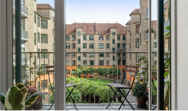 Cozy 3-room apt. (1 bedroom+2 living room) on 2nd floor of an architect-designed Copenhagen, Denmark 3 rooms + balcony 10 min. from central Copenhagen Entire condo vacation rental 41829782