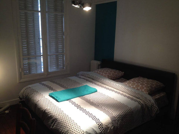 Mon logement est proche de les transports en commun (Metro, ligne RER et ligne d Paris, France Appartement complet au centre de Paris. Entire condo vacation rental 372879