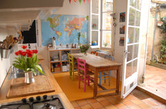 Dans le quartier calme de Saint-Seurin, à 10 mn à pied de la place Gambetta. Cin Bordeaux, France Chambre calme avec salle de bain privée /breakfast Private room in townhouse vacation rental 24666623
