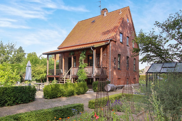 Super charming house with the most amazing garden - close to the center of the c Copenhagen, Denmark Charming house, amazing garden close to the center Entire home vacation rental 33028243