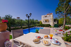 Villa Alimedon is located in the seaside village of Almirida east of Chania. In   Villa Alimedon Entire villa vacation rental 504755248751035005