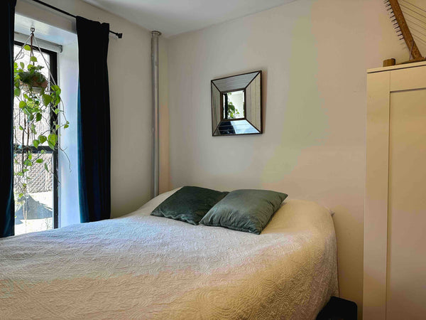 Keep it simple at this peaceful and centrally-located place.💫 New York, NY Rental unit in Brooklyn · ★4.92 · 1 bedroom · 1 bed · 1 shared bath Private room in rental unit vacation rental 863097642422799837