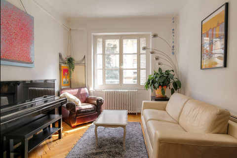 Bienvenue dans ce bel appartement ancien, chaleureux et lumineux!<br />Il est si Lyon, France Grand T2 ancien, cosy et lumineux à Jean Macé Entire rental unit vacation rental 29483346