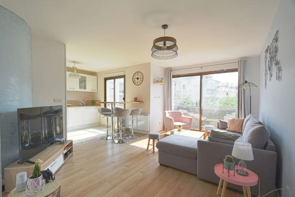 Logement idéalement situé en plein cœur de Lyon dans une rue calme. L'appartemen Lyon, France Charmant appartement en centre-ville de Lyon Entire rental unit vacation rental 35893991