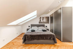 This bright apartment is a great option for a traveling couple or a business tra  ⍟King bed Apartment+Netflix⍟central and near metro Entire rental unit vacation rental 54335681