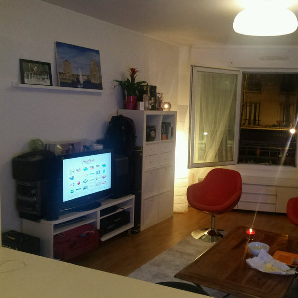 Pour Noël, nous proposons notre ravissant 2 pièces avec entrée, au pied du métro La Rochelle, France 47 m2 élégant, au pied du Métro Entire rental unit vacation rental 10063782