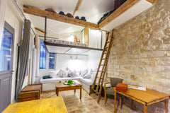 <b>The space</b><br />Petite maison dans une cour. <br /><br />Située au centre  Paris, France Small house in Paris Center 5p Entire home vacation rental 534650