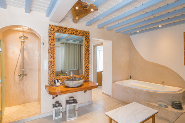 This beautiful suite suite sleeps 2 people. With a queen bed. A private bathroom Greece Suite with sea view and indoors jacuzzi bath. Private room in bed and breakfast vacation rental 7375971