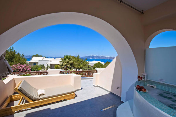 Superior Double with Jacuzzi, suitable for two persons, is fully equipped with 1 Greece Superior Double with Outdoor Hot Tub Caldera View Private room in rental unit vacation rental 7832024