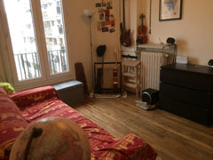 Bonjour, <br /><br />studio idéal pour une personne seule ou un couple. <br />Bi Paris, France Studio paris 20ème Entire rental unit vacation rental 22095364
