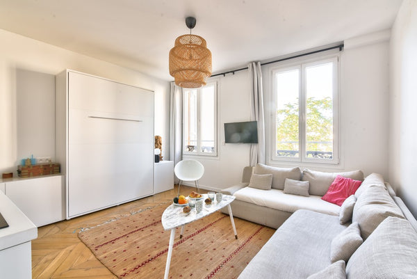 Situé en plein coeur du quartier South Pigalle, au 4éme étage avec ascenseur, ce Paris, France Studio refait à neuf au calme avec vue tour Eiffel Private room in rental unit vacation rental 22114784