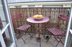 Sunny 1 bedroom, balcony apartment that comfortably fits two, with an airy, auth London, United Kingdom Montmartre/Martyrs - balcony flat Entire rental unit vacation rental 424737