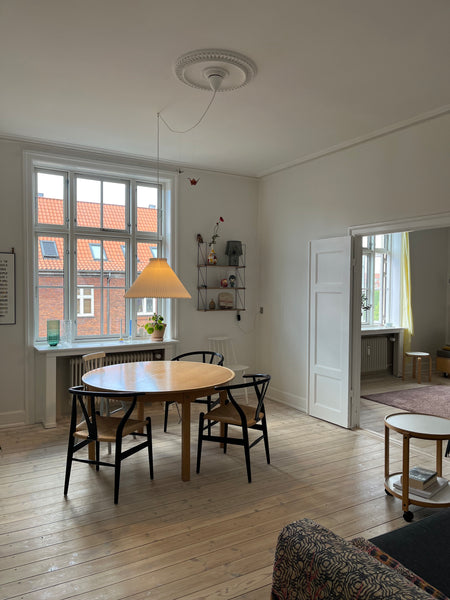 Bo i vores dejlige lyse lejlighed centralt beliggende på en rolig gade midt på s Copenhagen, Denmark Skøn lejlighed med altan centralt på Vesterbro Entire condo vacation rental 12601262
