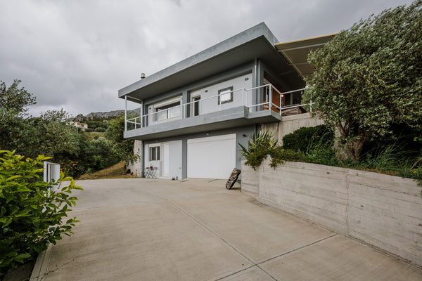 Die in den Südwesthang des Berges auf 600 Meter Meereshöhe eingebettete 2016 fer  Stilvoll moderne Villa, barrierefrei mit AUFZUG!!! Entire villa vacation rental 46636779